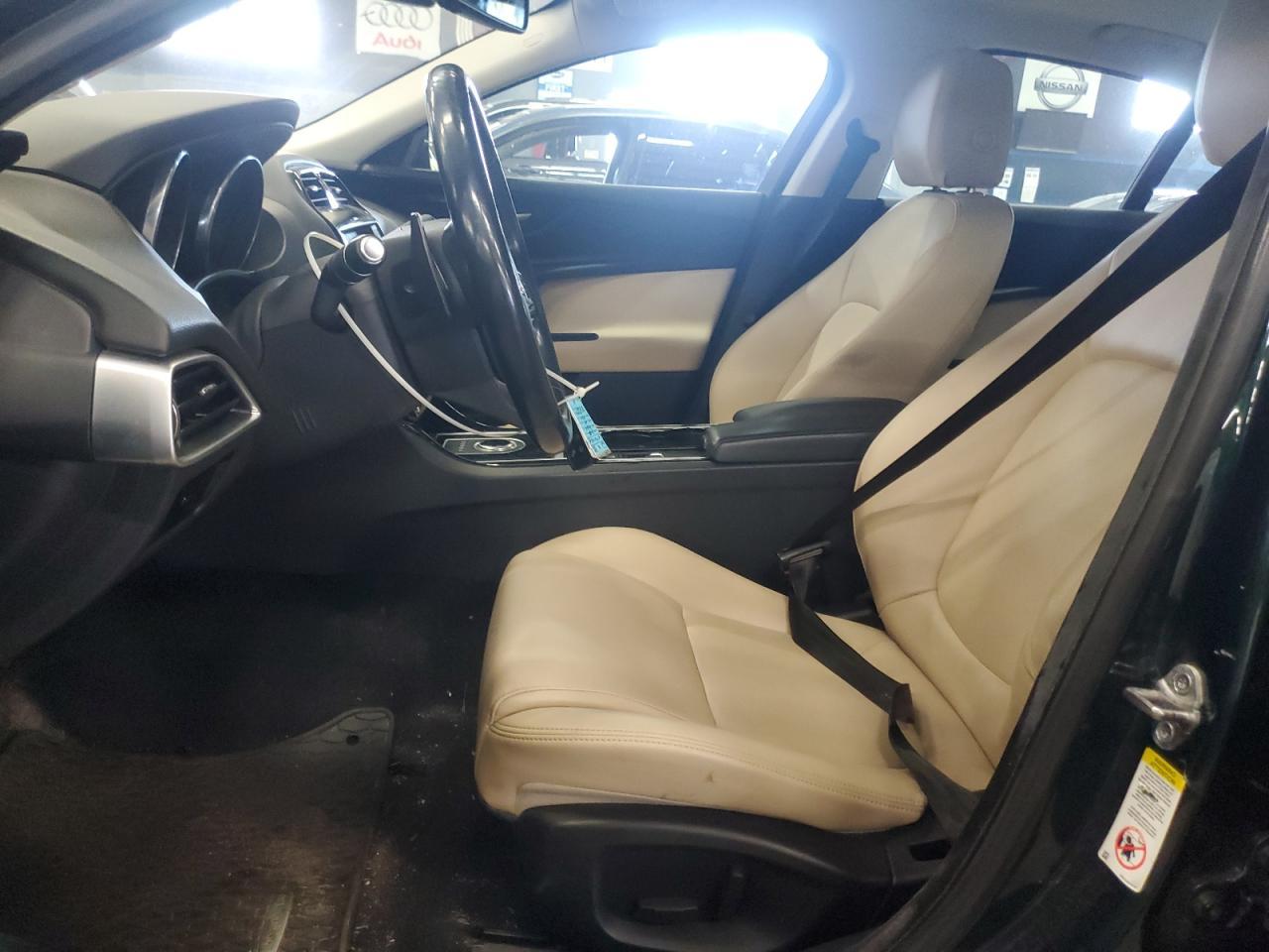 2017 Jaguar Xe Premium - Image 7