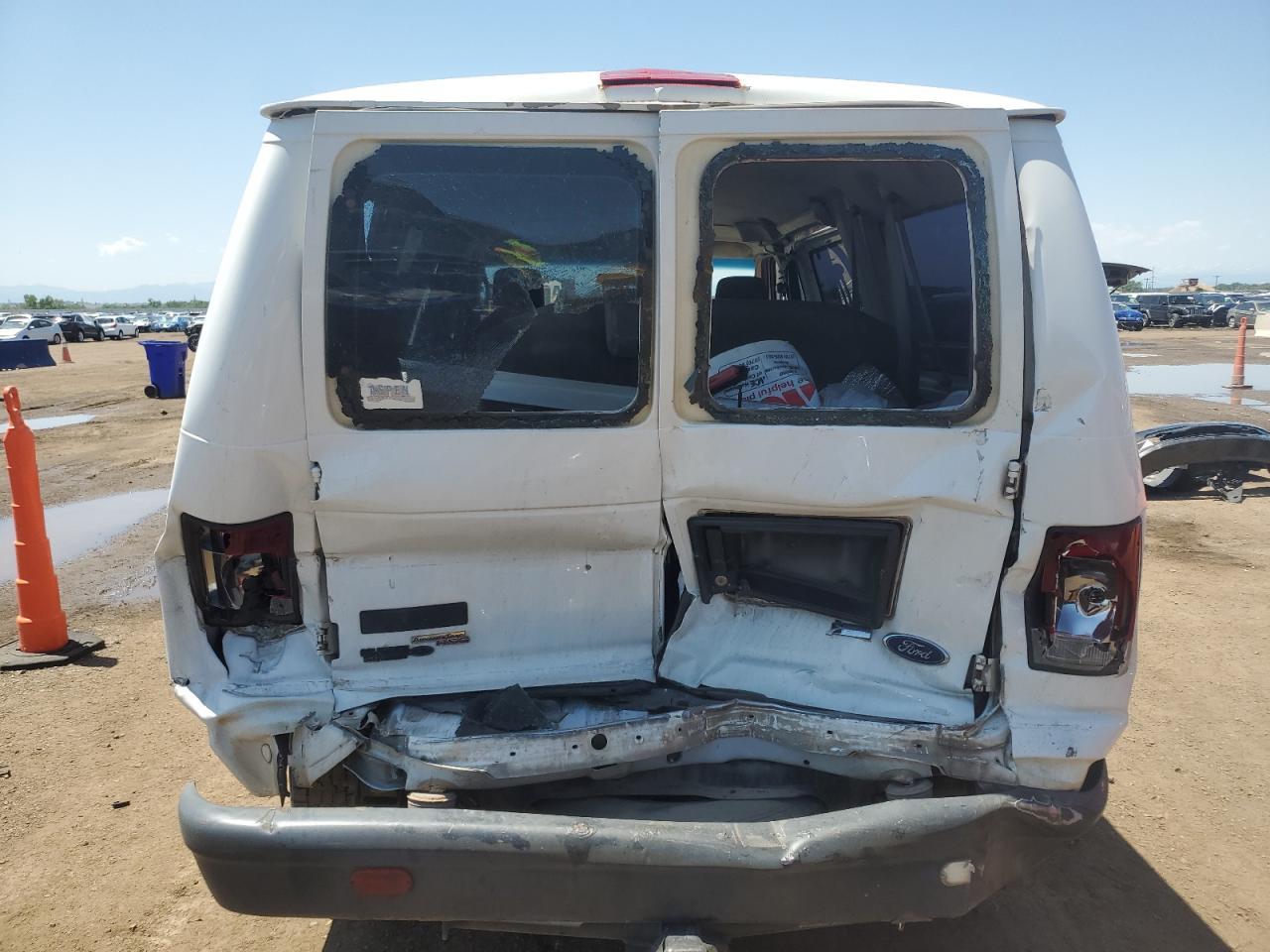 2010 Ford Econoline E350 Super Duty Wagon - Фото 6