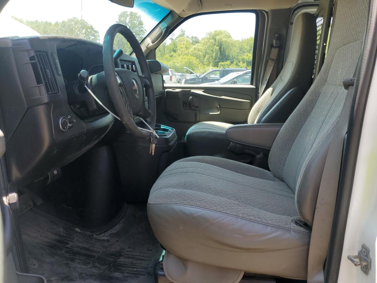 2010 GMC Savana G1500 - Image 7