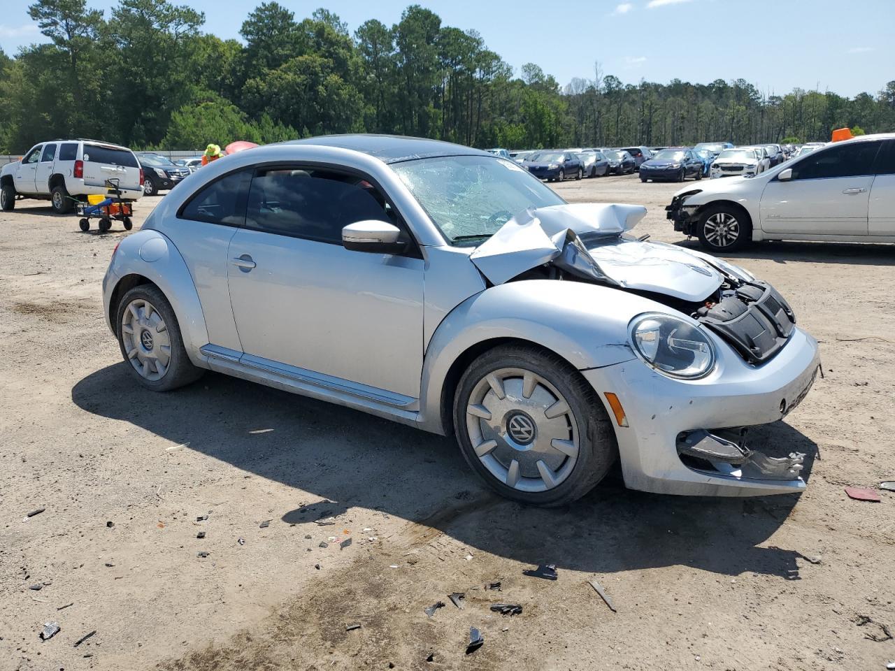 2012 Volkswagen Beetle - Image 4