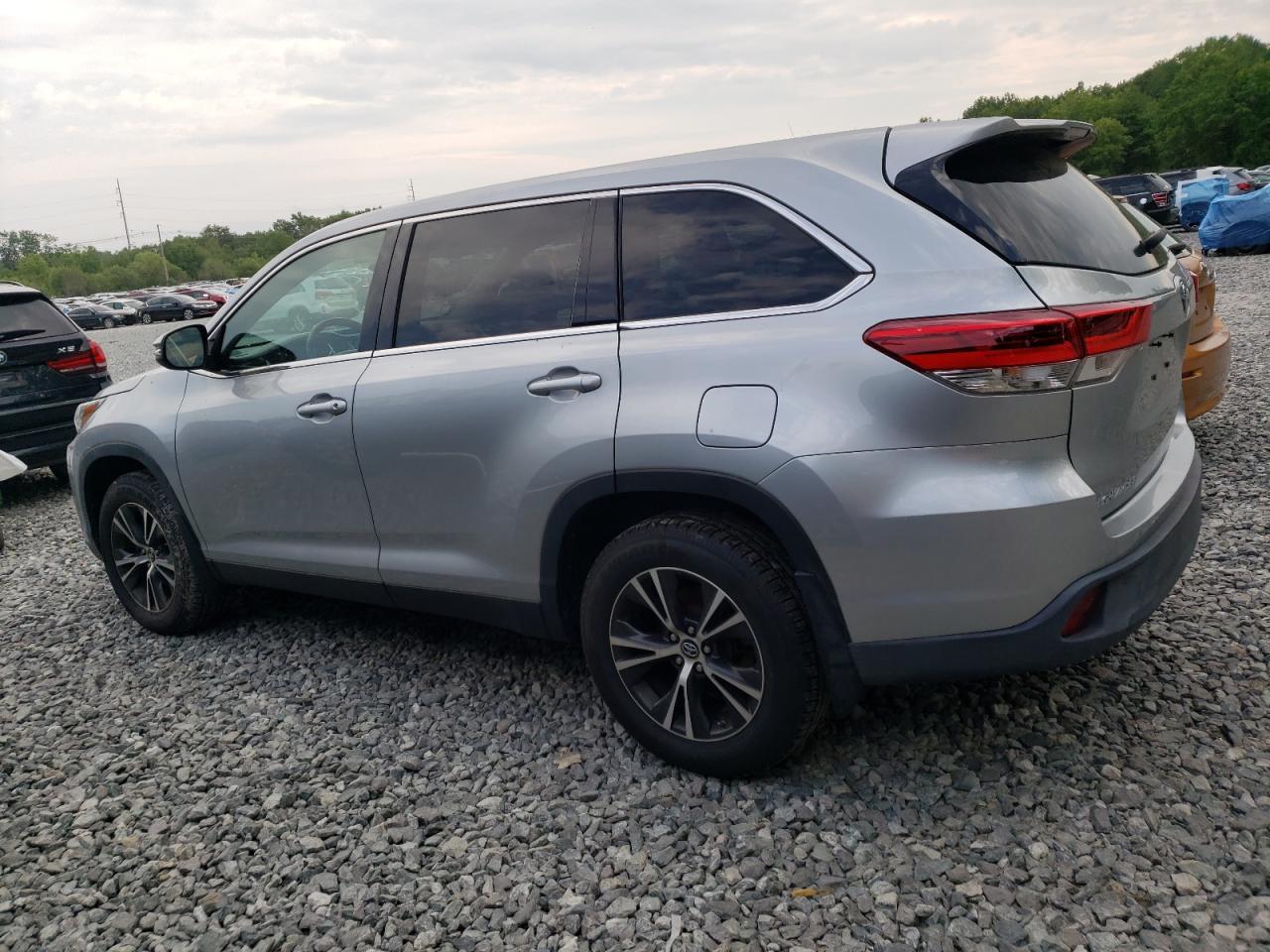 2019 Toyota Highlander Le - Фото 2