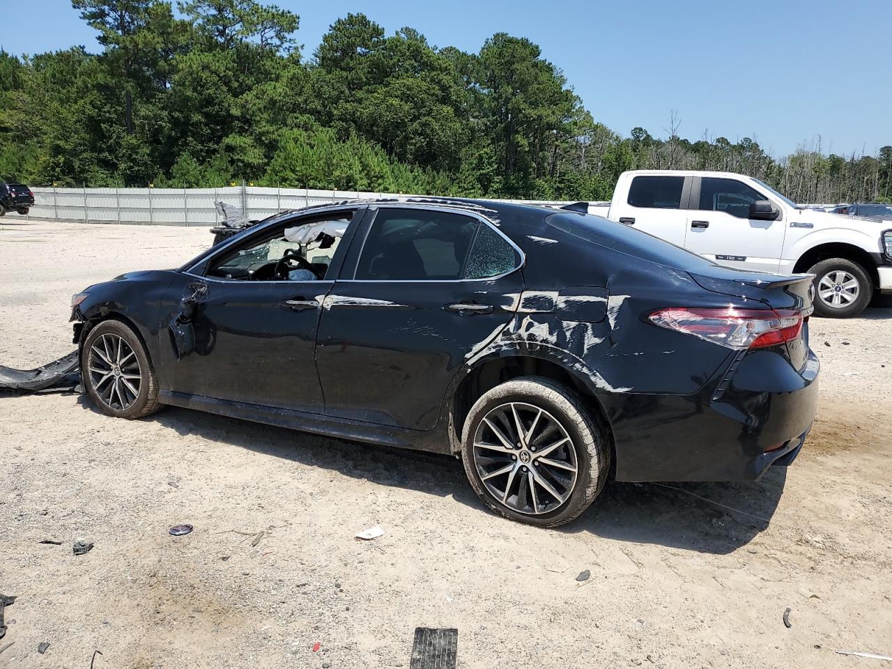 2021 Toyota Camry Se - Фото 2