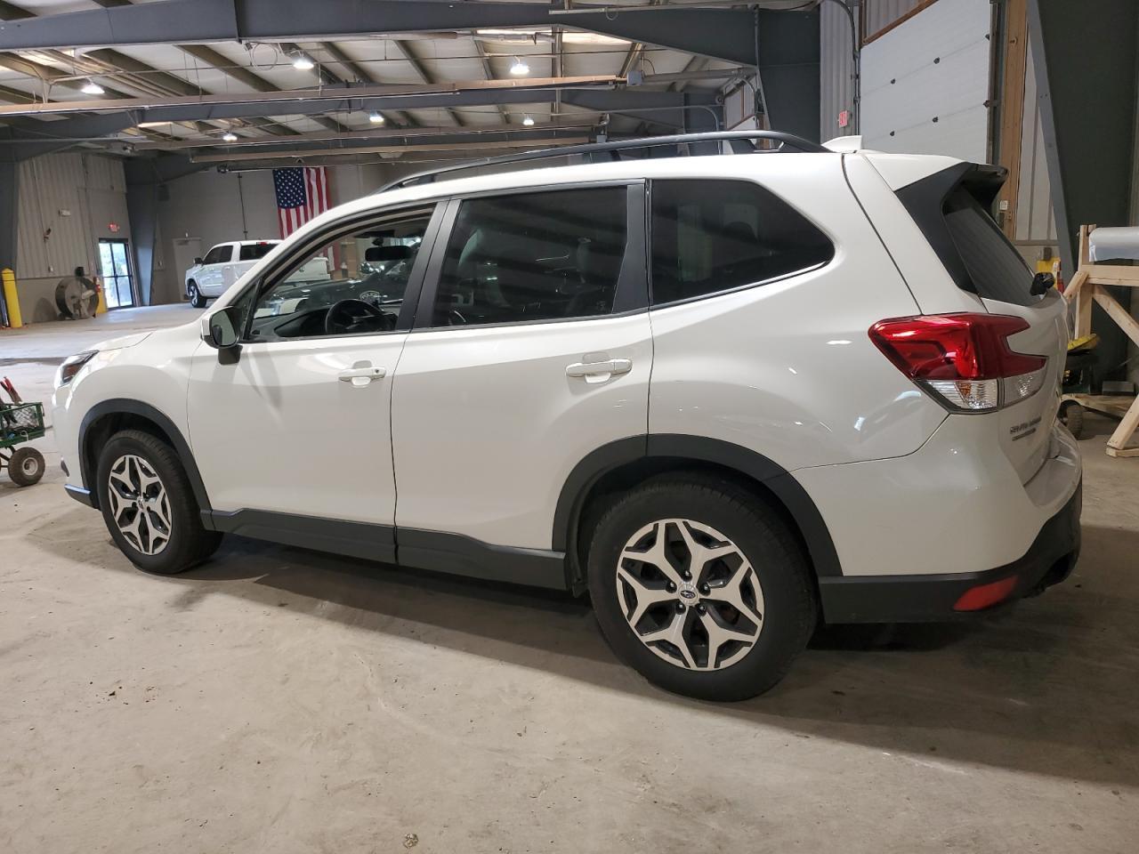 2022 Subaru Forester Premium - Image 2
