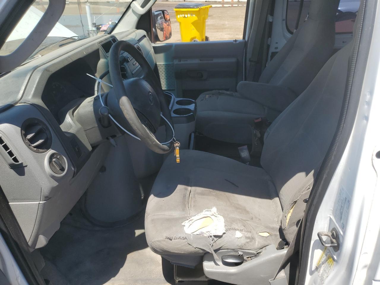 2010 Ford Econoline E350 Super Duty Wagon - Фото 7