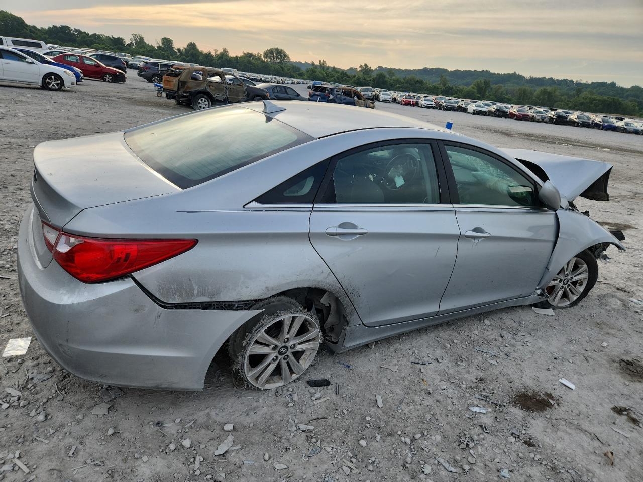 2011 Hyundai Sonata Gls - Image 3