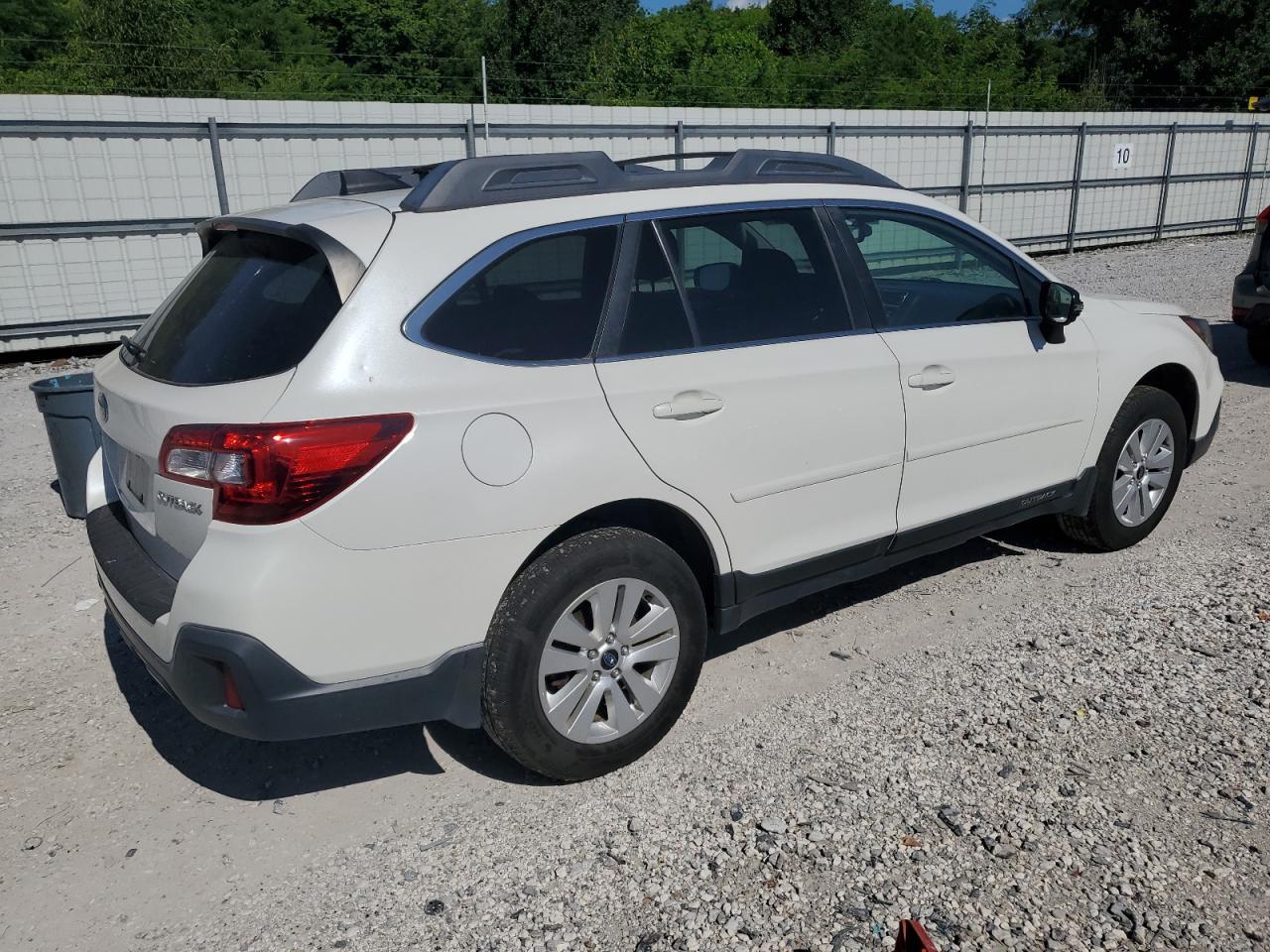 2018 Subaru Outback 2.5I Premium - Image 3