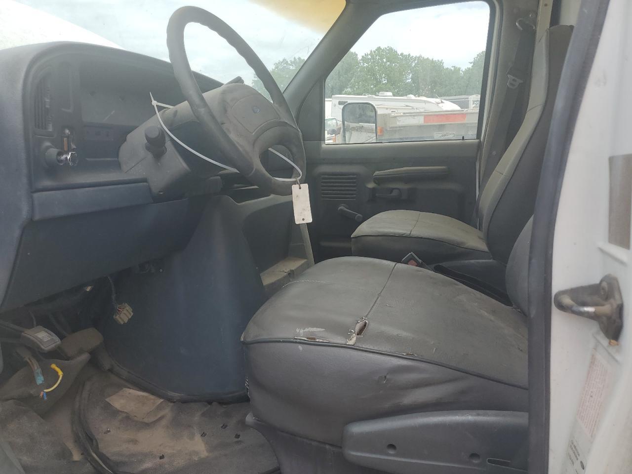 1992 Ford Econoline E350 Cutaway Van - Image 7