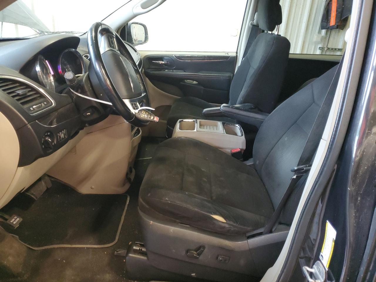 2012 Chrysler Town & Country Touring - Image 7