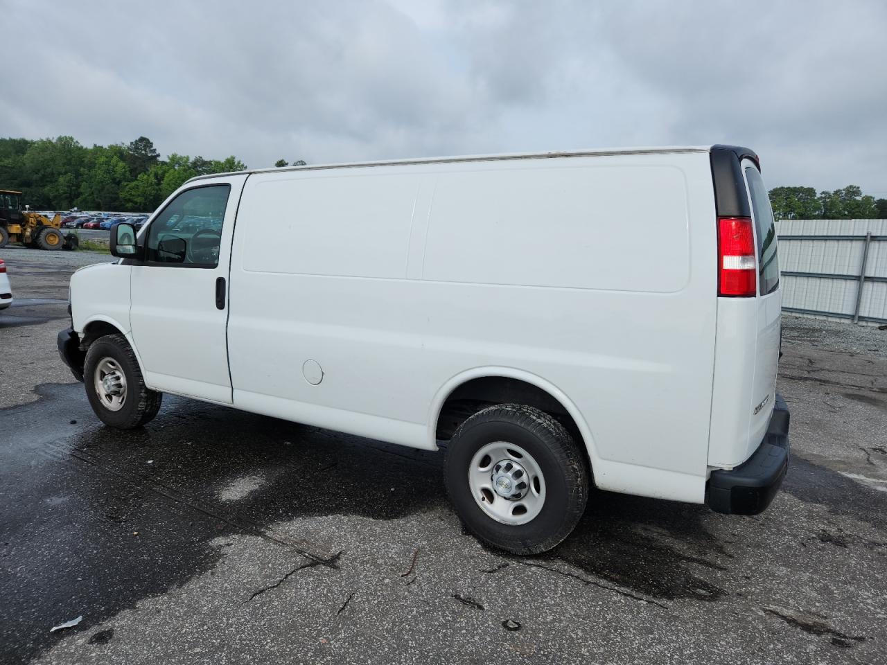 2020 Chevrolet Express G2500 - Фото 2