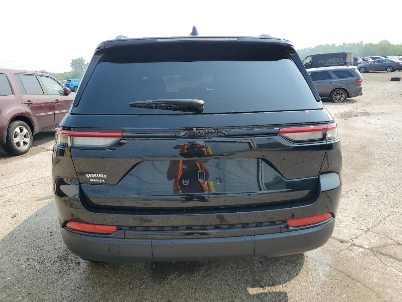 2025 Jeep Grand Cherokee Laredo - Image 6