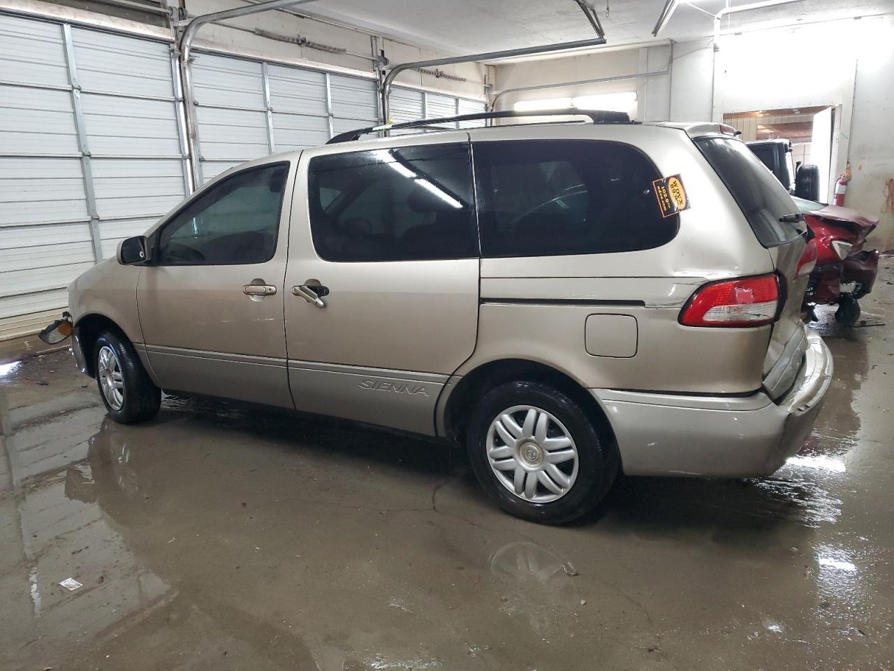 2002 Toyota Sienna Xle - Фото 2