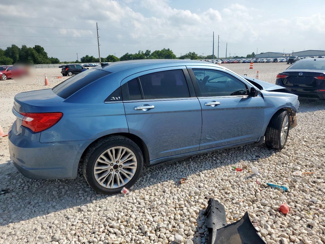 2011 Chrysler 200 Limited - Image 3