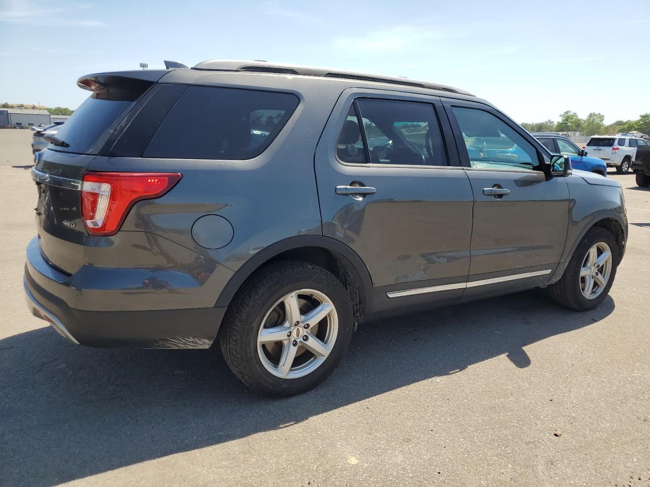 2016 Ford Explorer Xlt - Фото 3