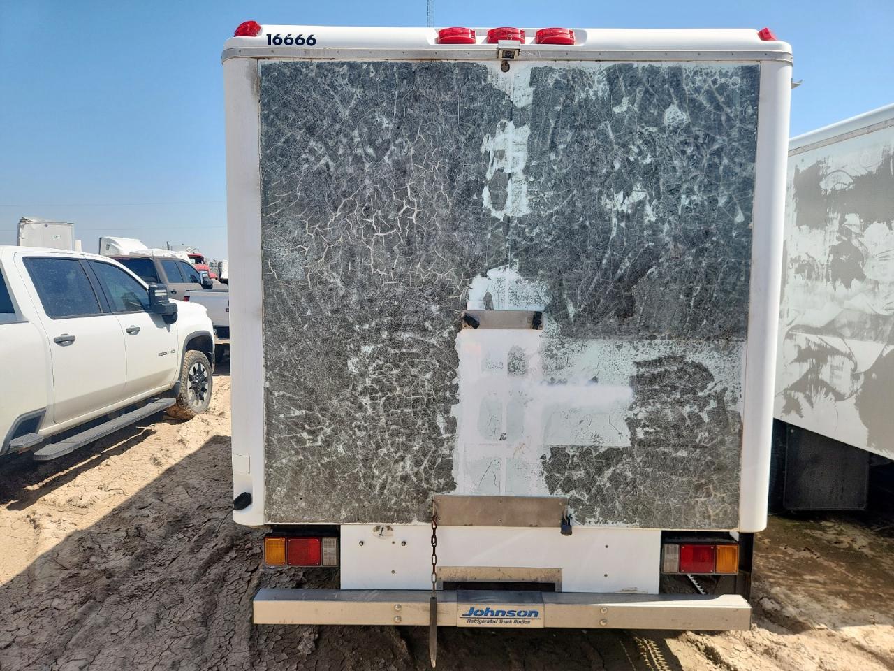 2016 Isuzu Npr - Trucks Refrigerated Box Truck - Фото 6