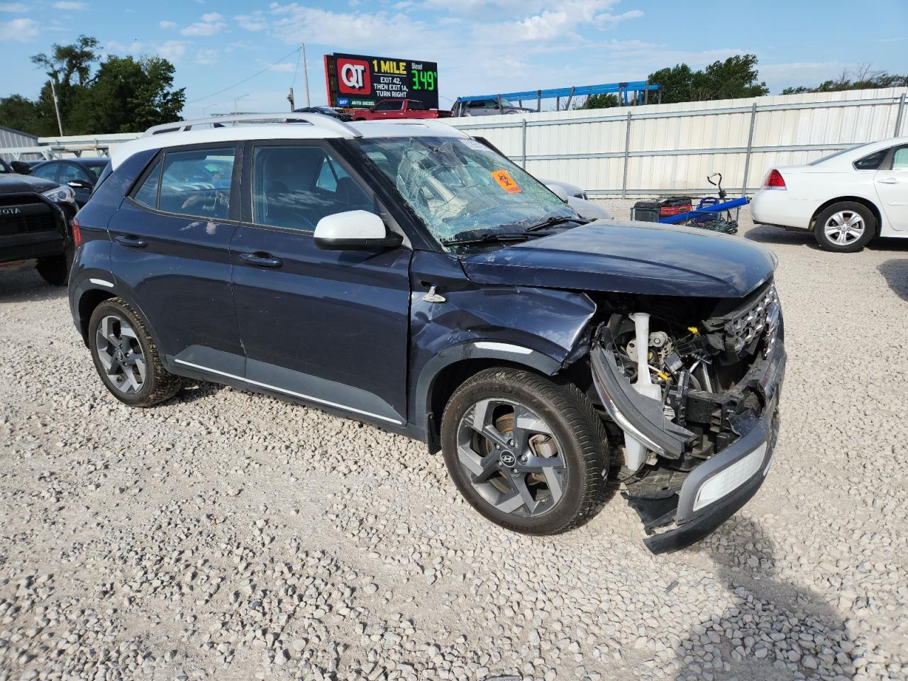 2020 Hyundai Venue Sel - Image 4