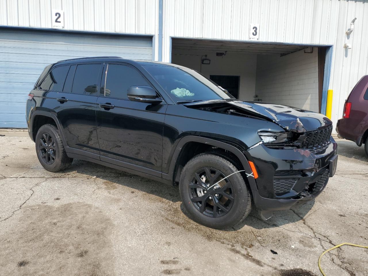 2025 Jeep Grand Cherokee Laredo - Image 4