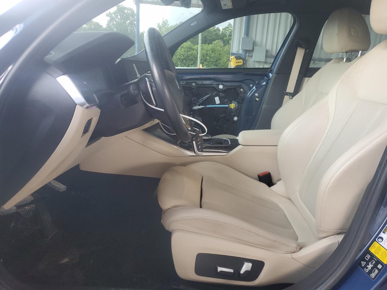 2022 BMW 330Xi - Фото 7