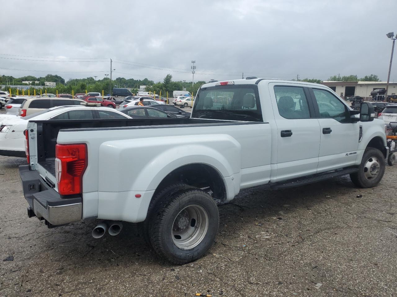 2022 Ford F350 Super Duty - Фото 3