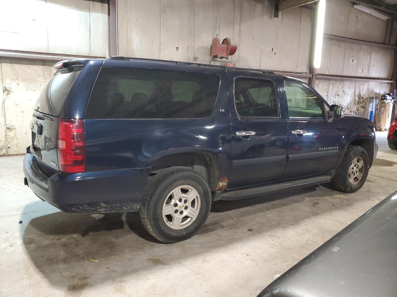 2007 Chevrolet Suburban K1500 - Image 3