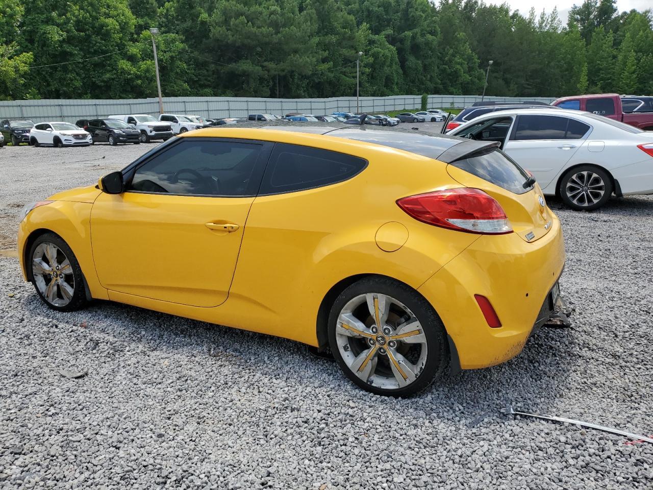 2015 Hyundai Veloster Base - Image 2