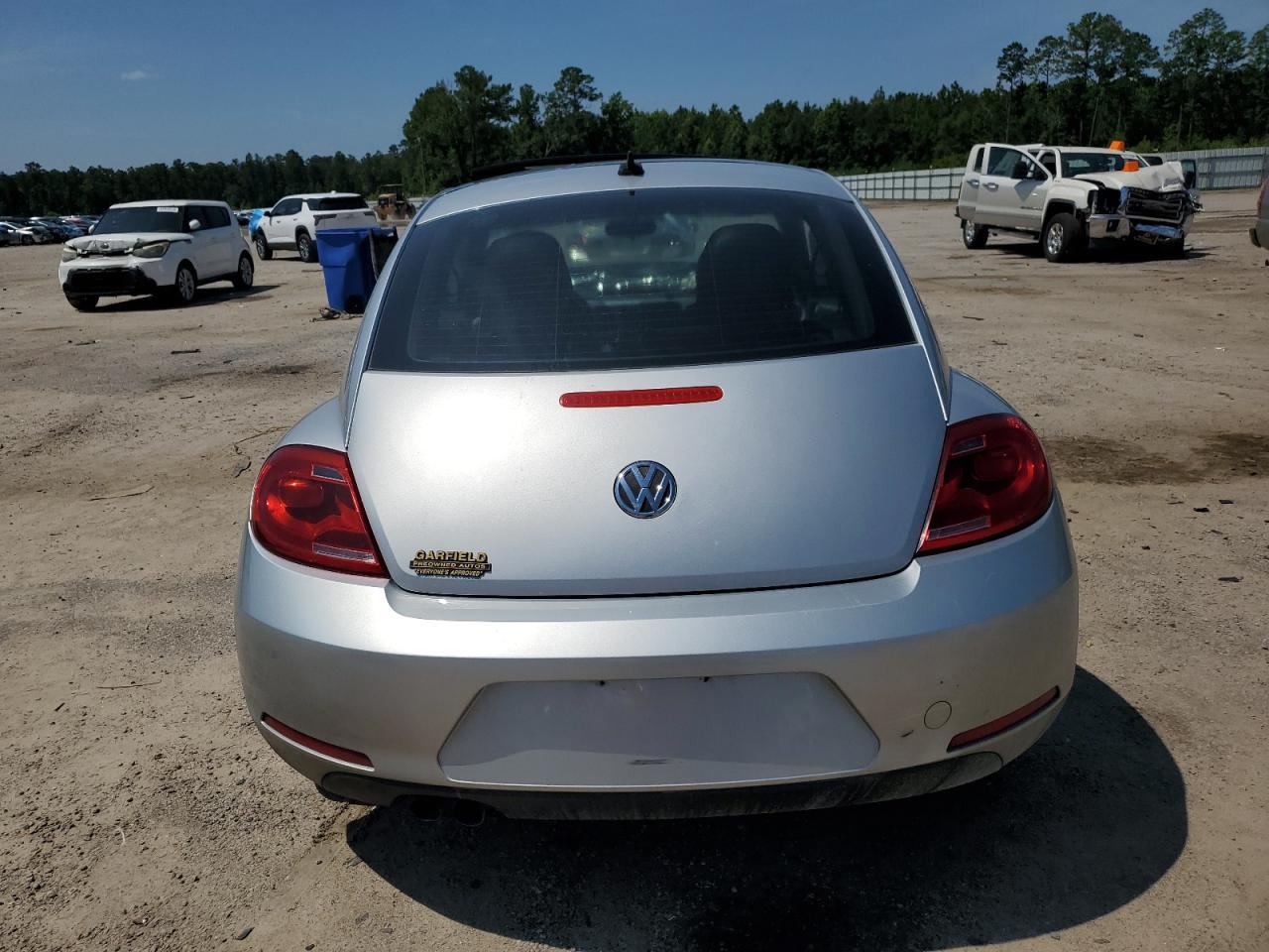 2012 Volkswagen Beetle - Image 6