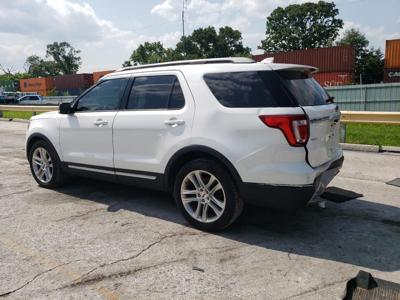 2017 Ford Explorer Xlt - Image 2