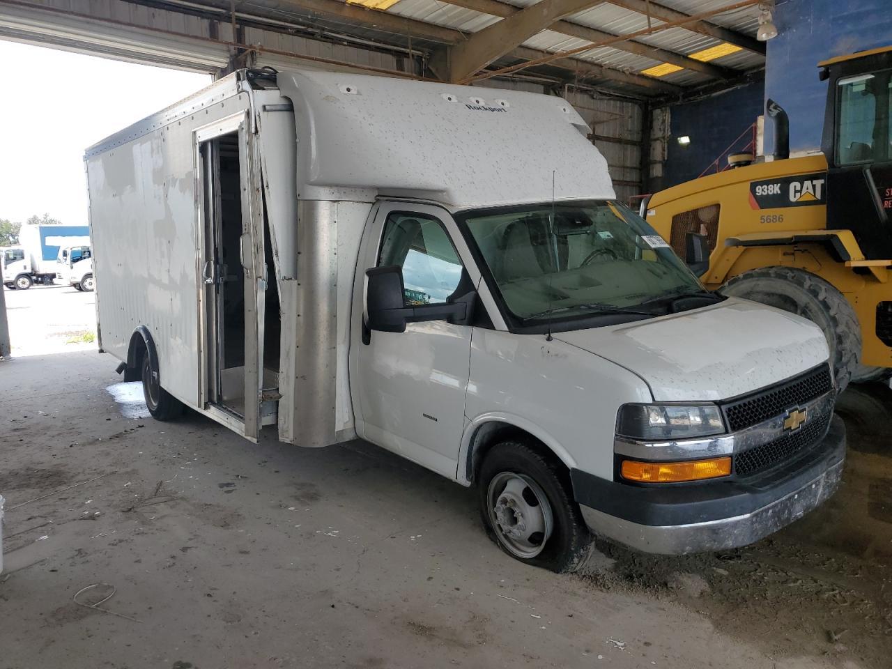 2022 Chevrolet Express G3500 - Фото 4