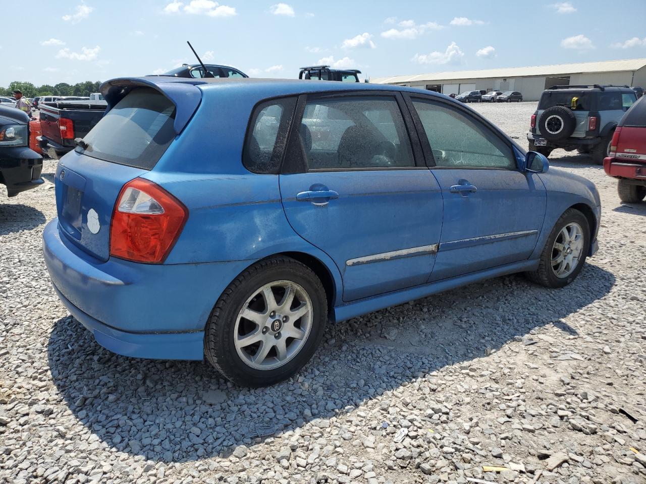 2005 Kia Spectra5 - Image 3