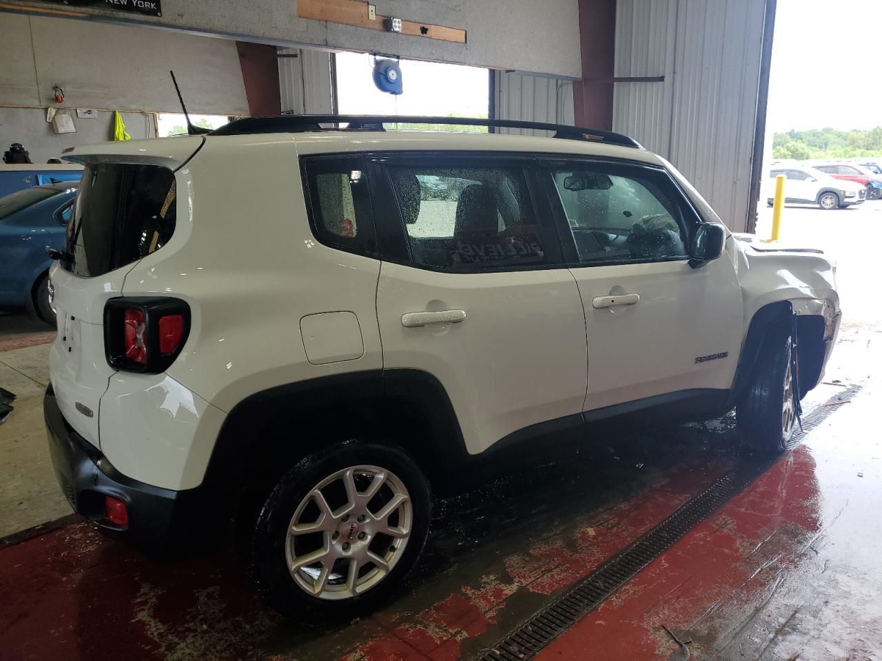 2022 Jeep Renegade Latitude - Image 3