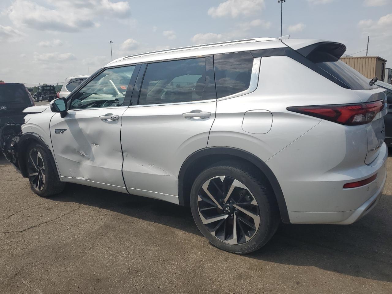 2023 Mitsubishi Outlander Sel - Фото 2