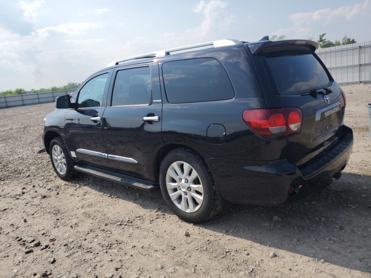 2021 Toyota Sequoia Platinum - Фото 2