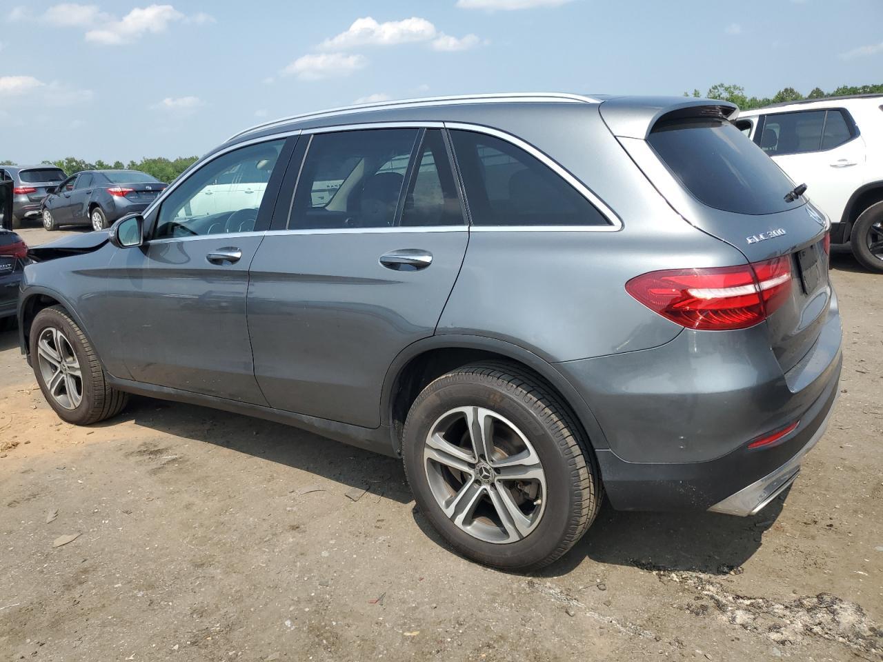 2017 Mercedes-Benz Glc 300 4Matic - Фото 2