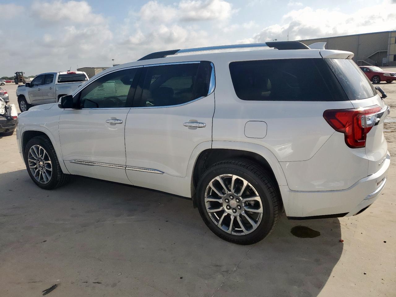 2023 GMC Acadia Denali - Image 2