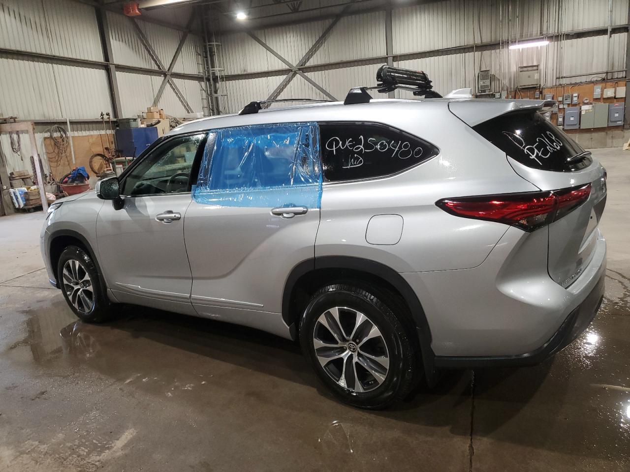 2021 Toyota Highlander Xle - Image 2