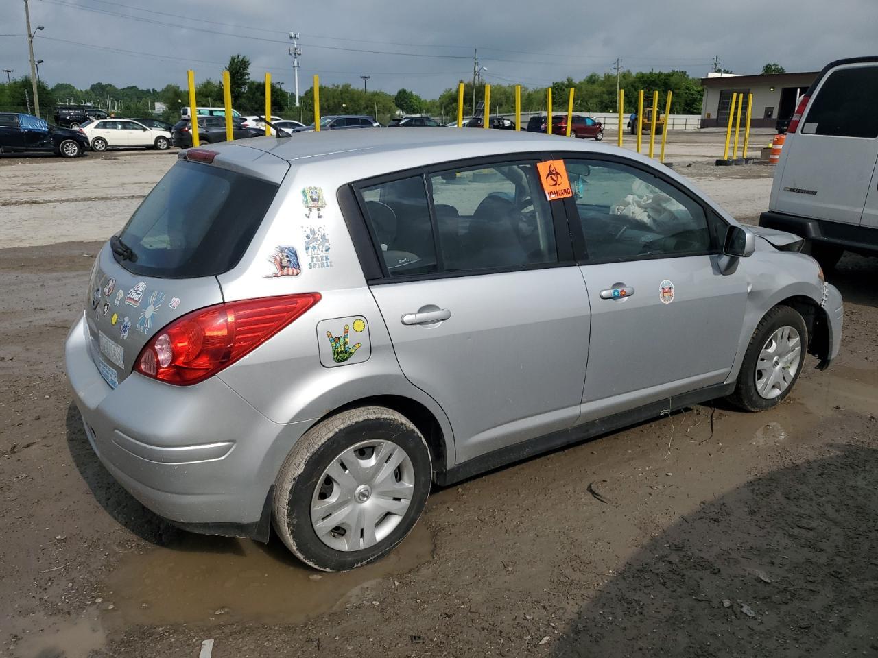 2011 Nissan Versa S - Фото 3