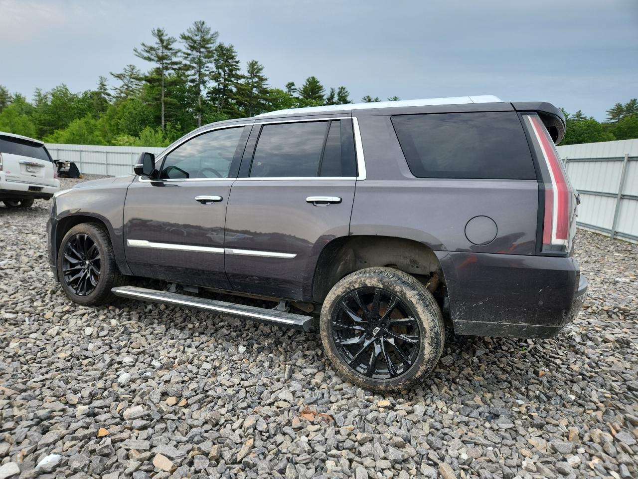 2017 Cadillac Escalade Premium Luxury - Image 2
