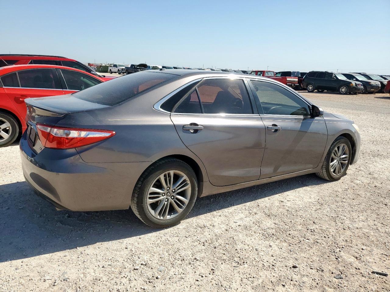 2015 Toyota Camry Le - Фото 3