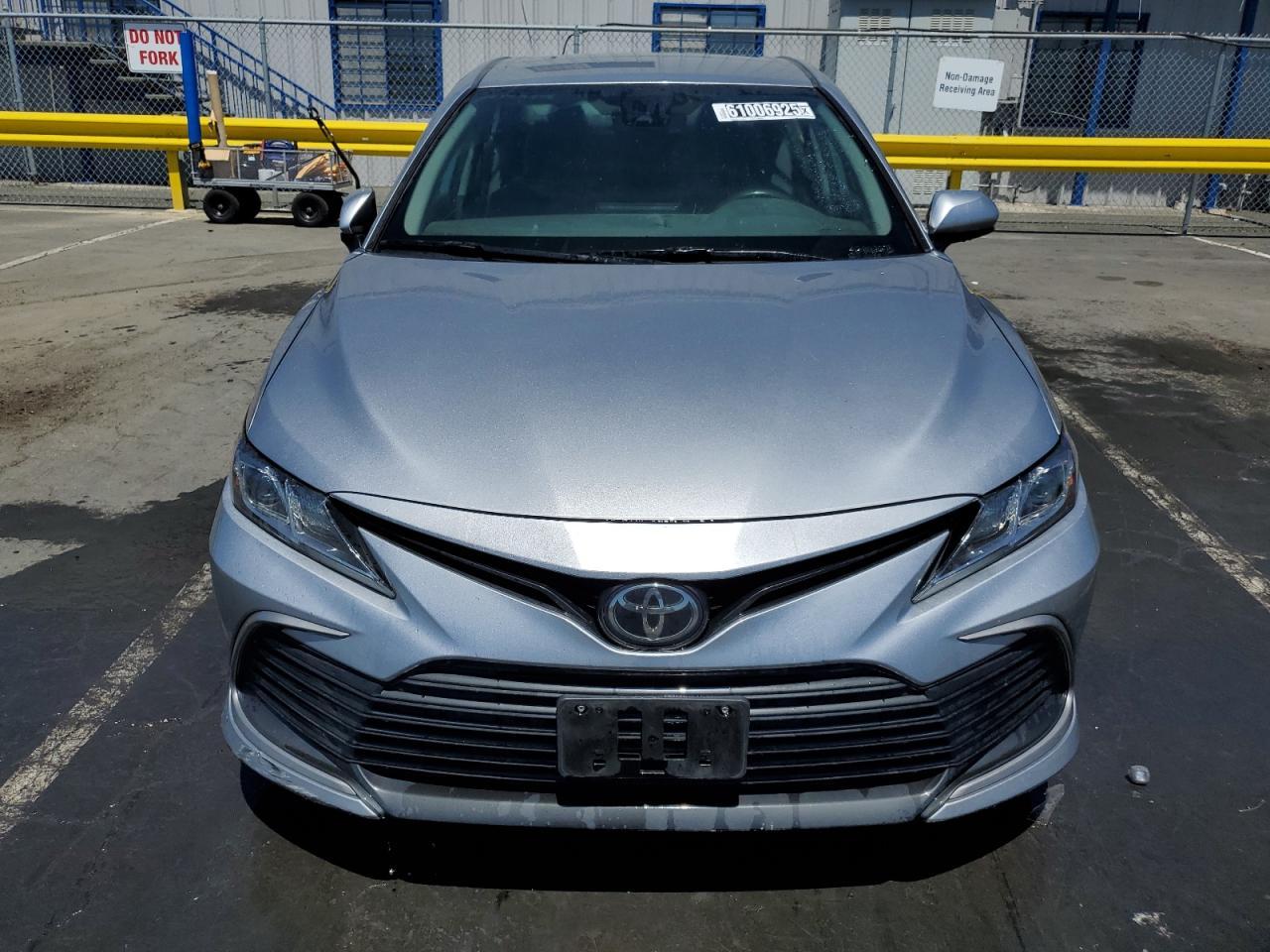 2022 Toyota Camry Le - Image 5