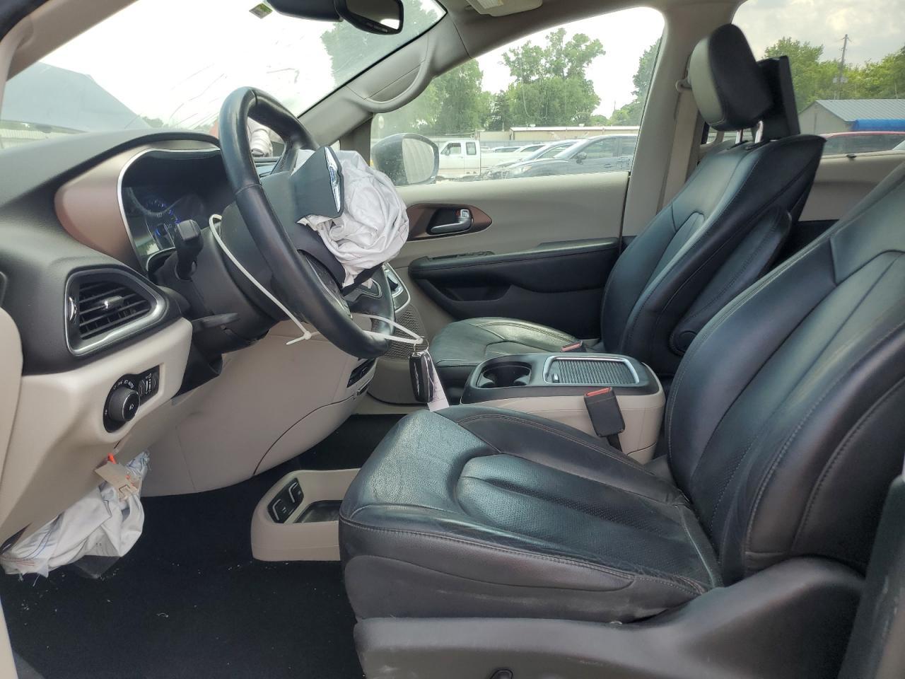 2018 Chrysler Pacifica Touring L Plus - Image 7