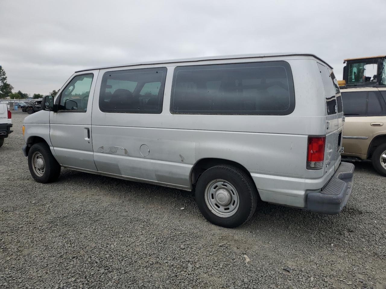 2006 Ford Econoline E150 Wagon - Фото 2