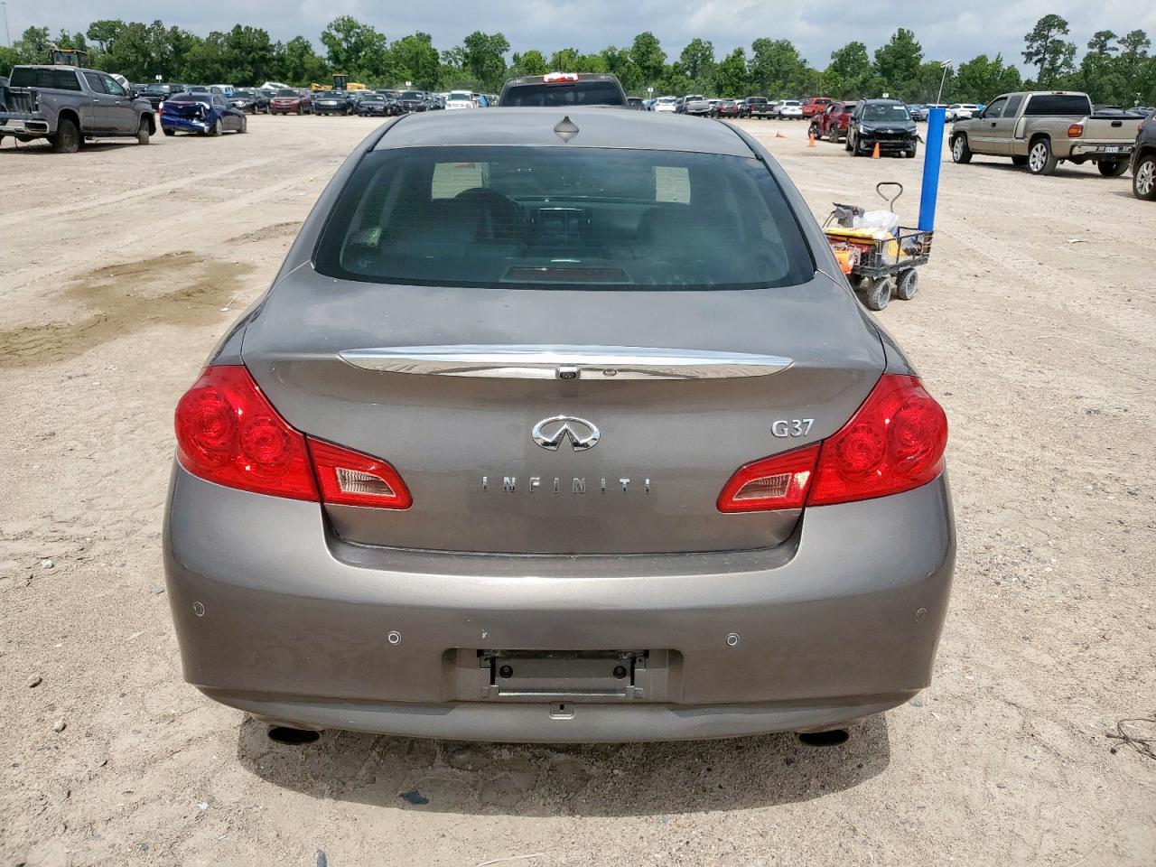 2010 Infiniti G37 Base - Image 6