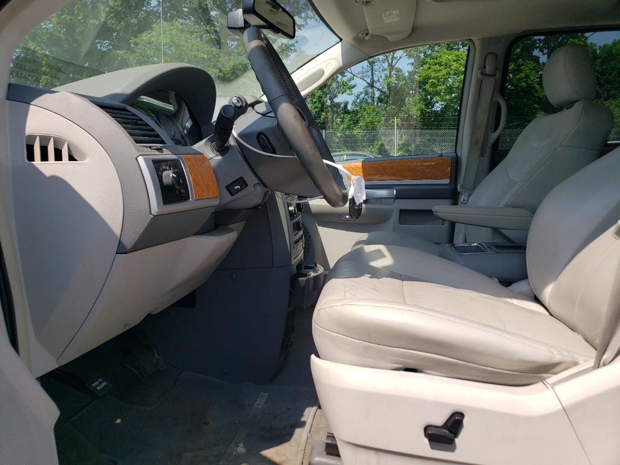 2009 Chrysler Town & Country Limited - Фото 7
