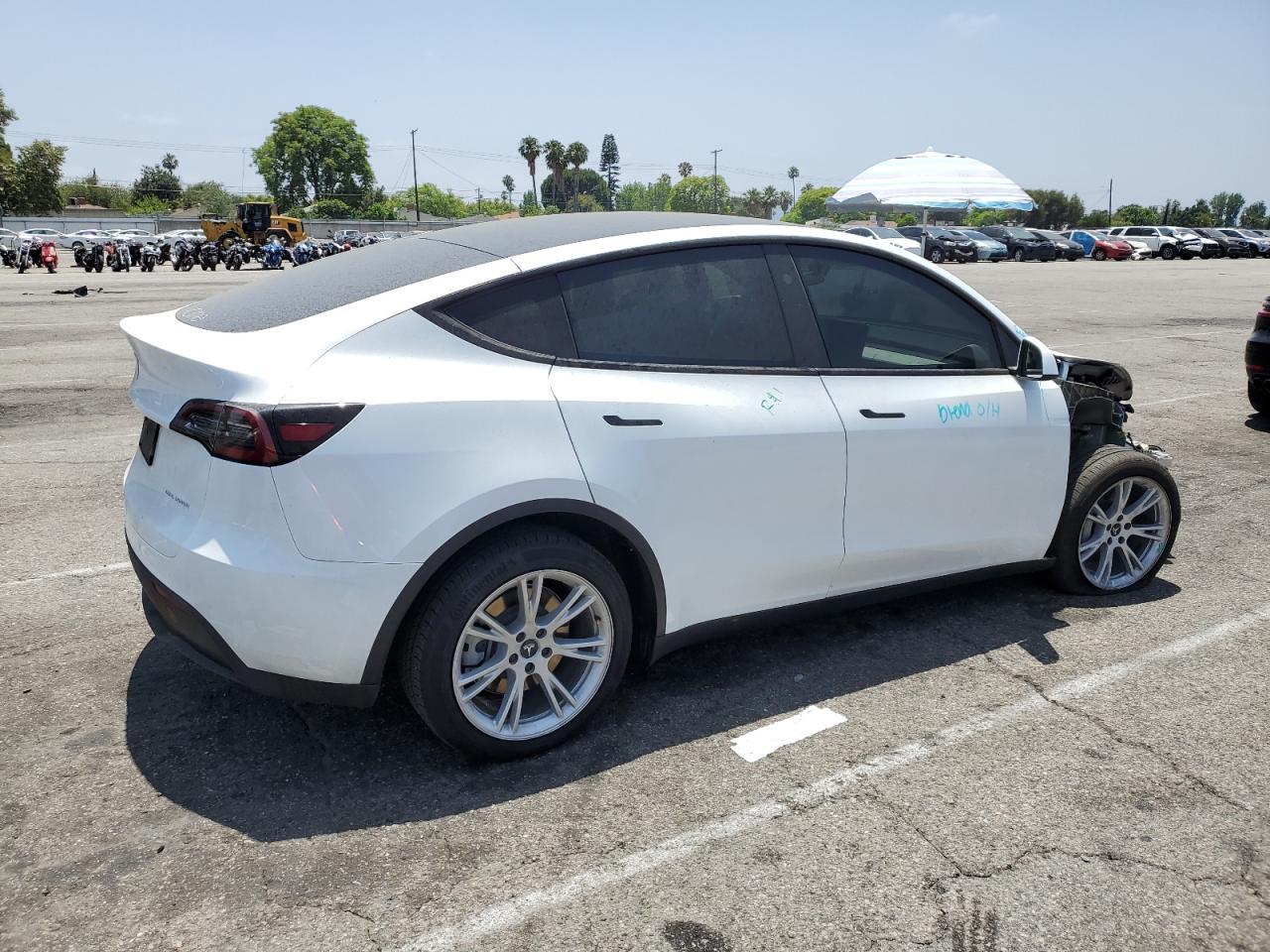2023 Tesla Model Y - Фото 3
