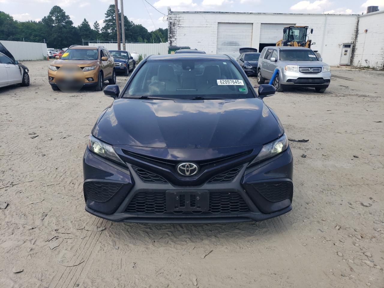 2022 Toyota Camry Se - Фото 5