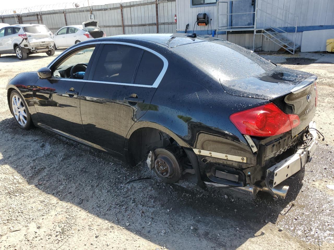 2011 Infiniti G37 Base - Фото 2