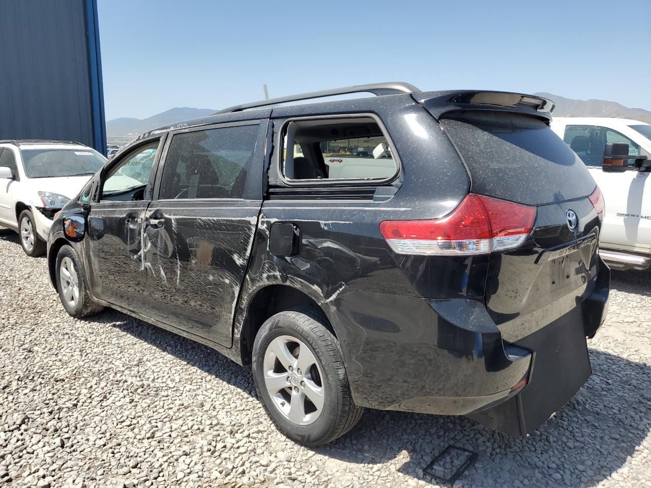 2013 Toyota Sienna Le - Image 2