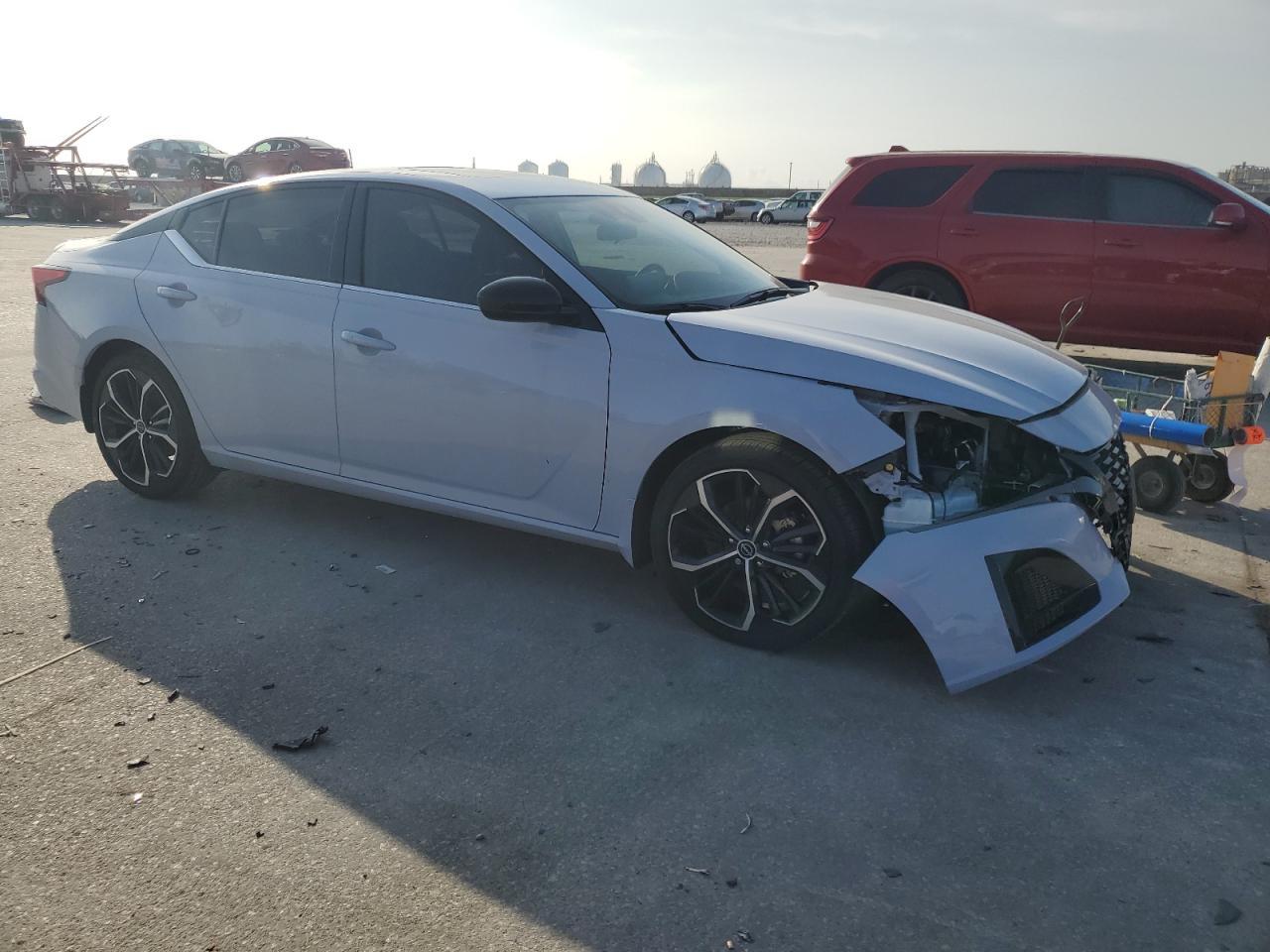 2025 Nissan Altima Sr - Фото 4