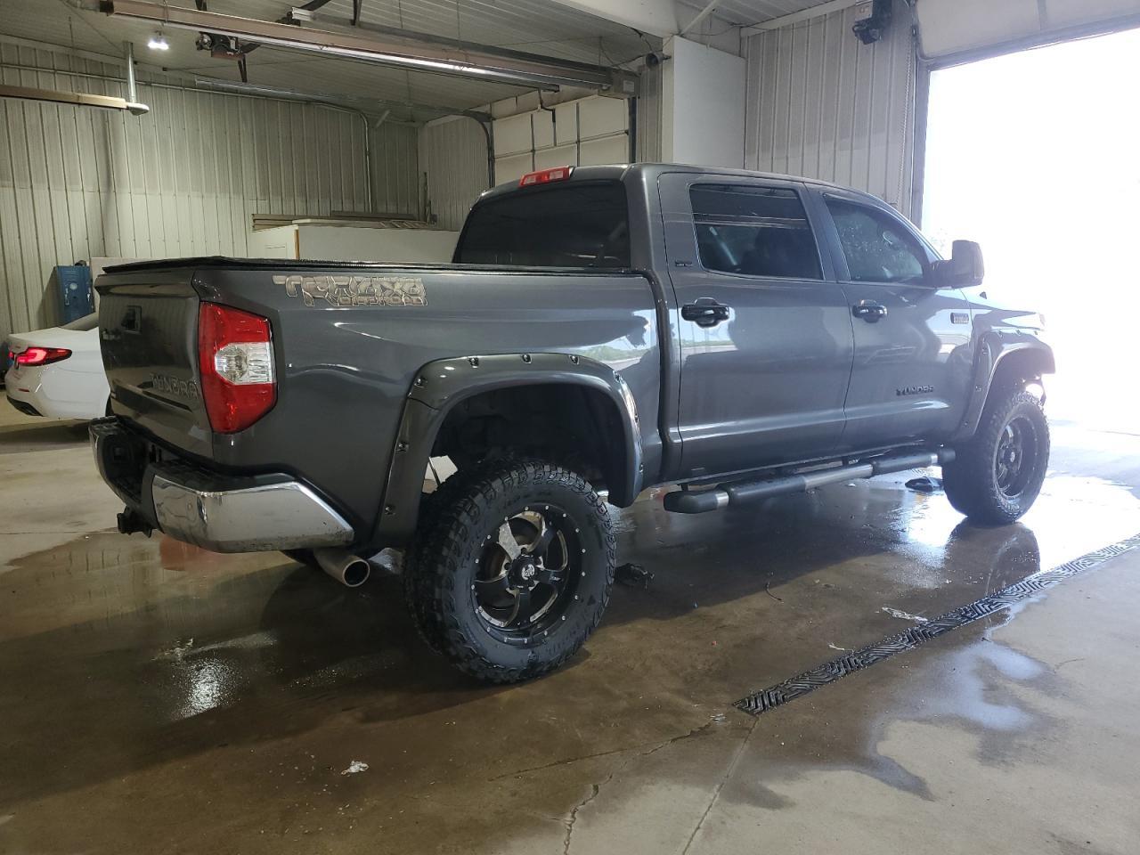 2015 Toyota Tundra Crewmax Sr5 - Image 3