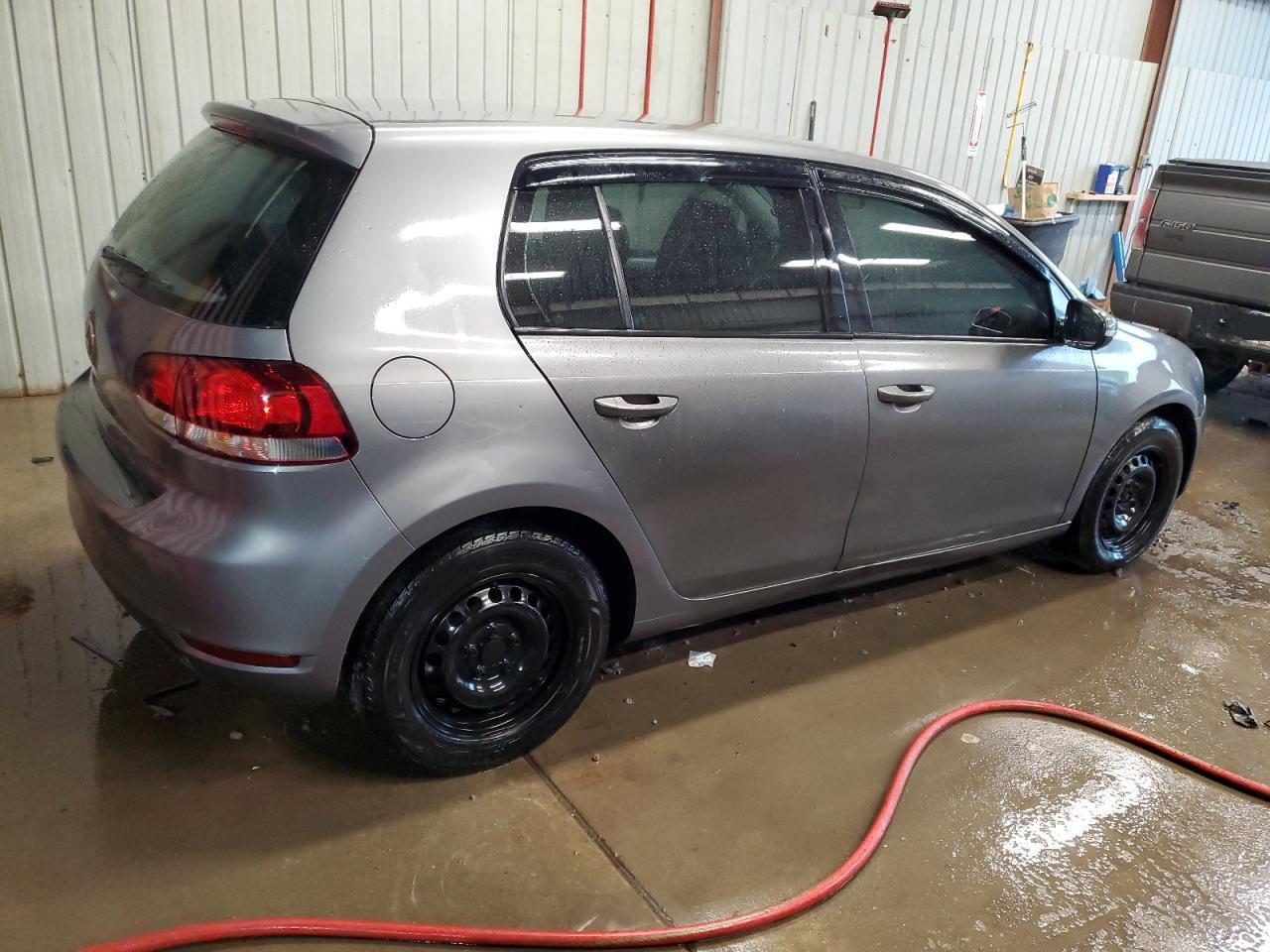 2010 Volkswagen Golf - Image 3