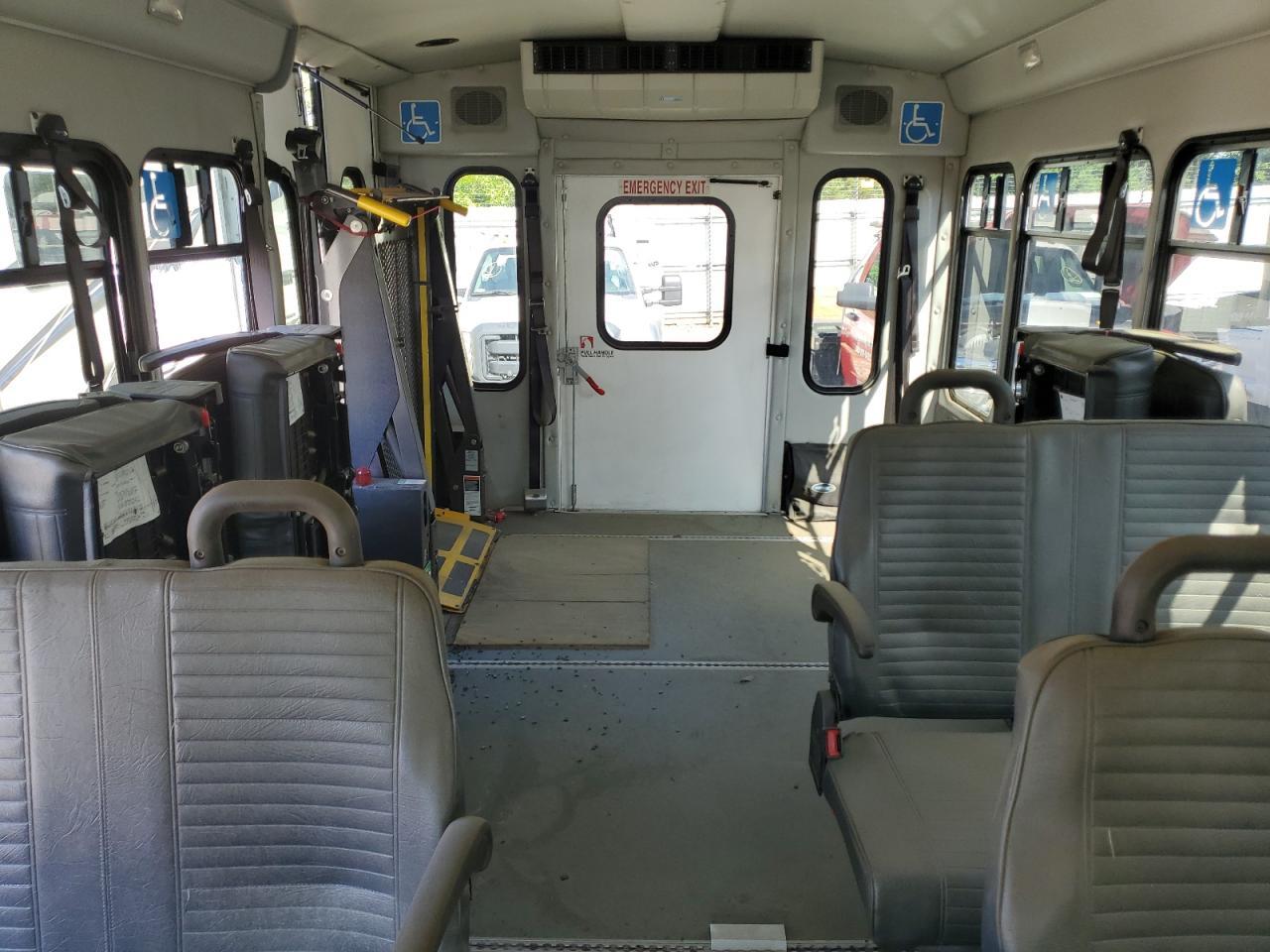 2017 Ford Econoline E350 Super Duty Cutaway Van - Фото 6